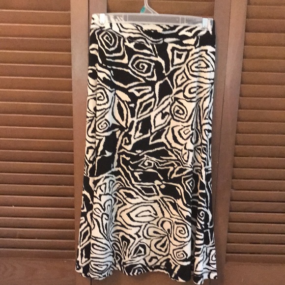 | EUC Chico’s Black & Cream Design Midi Skirt - XL - Picture 4 of 4